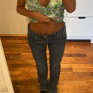 Lågmidjade jeans - Säljer mina lågmidjade armani jeans för 180kr i storlek 27/32 💗