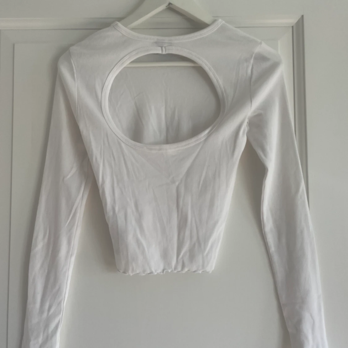 Långärmad tröja med öppen rygg - 90