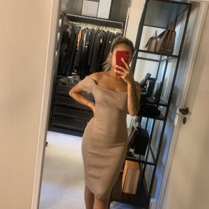 Klänning - Aldrig använd