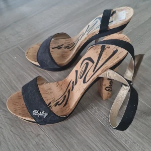 Sandaletter från Replay - Läckra sandaletter från Replay. Aldrig använda. 500 kr inklusive frakt! 