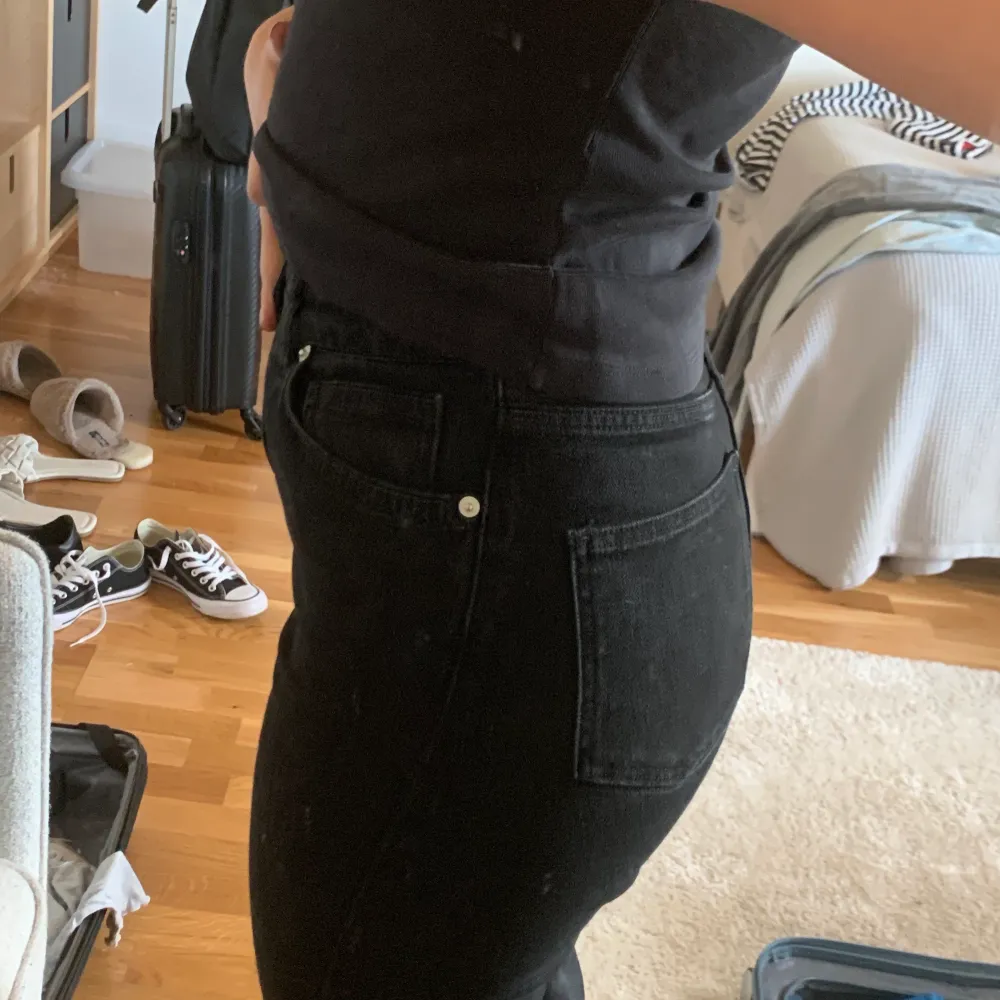 Aldrig använda, svarta nakd jeans, bekväma och snygga, passar till allt! Perfekt längd för mig (170cm) . Jeans & Byxor.