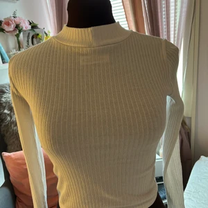 Vit långärmad turtleneck - Fin vit turtlneck