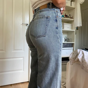 Raka jeans  - Jeans från weekday i bra skick med jättefin passform!! 