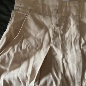 Beiga byxor - Beiga byxor från Mango. 60 kr + frakt💕