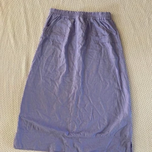 Kjol i linne i small, endast 5 kr  - Kjol i small  Linne 