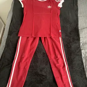 Röd Adidas dress