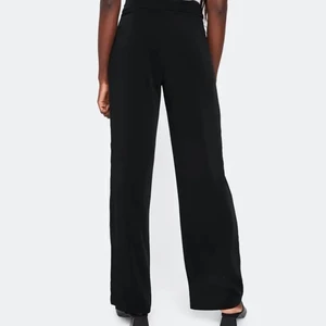 Kostymbyxor - Straight leg kostymbyxor från Bik Bok. Bra skick. Storlek 36.