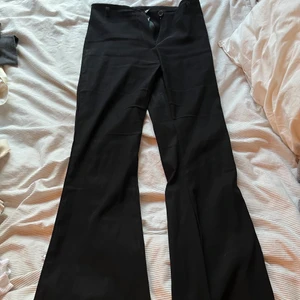 Kostymbyxor  - Jättefina lågmidjade bootcut kostymbyxor!!