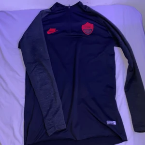 Dri fit nike tröja - Nike dri fit träningströja storlek M