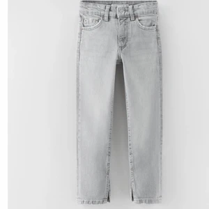 Zara jeans  - Säljer dessa snygga high waist jeans från zara eftersom att de inte kommer till användning längre. Jag har använt de ett fårtal gånger (ca 3) och de ser ut som nya. Pris kan diskuteras. Bilderna är lånade. 