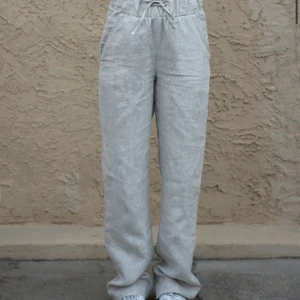 Linnebyxor  - Säljer dessa supersnygga linnebyxor från a-dsgn då jag har två par. Lånad bild så skriv om ni vill ha bättre bild på just de jag säljer, de ska passa på tjejer och killar (finns ett litet hål som inte är synligt, i skrevet, som enkelt går att laga därav priset)❤️❤️