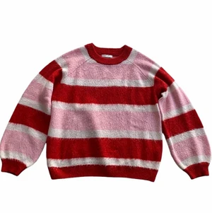 RANDIG TRÖJA - Stickad tröja från Vero Moda. Så gott som ny i skicket.