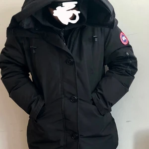 Canada goose jacka billigt - Säljer min goose jacka använd i nägra månader dragkedjan gått av lätt o fixa billigare vid snabb affär