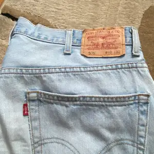 skit snygga vintage 505 levis i en ljusblå färg. funkar inte priset lägg då ett bud eller ge ett bytesförslag