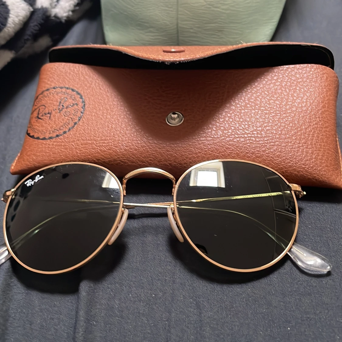 Raybans round metal gold