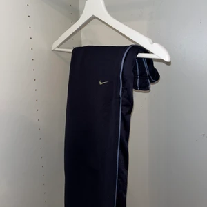 Nike sweatpants - Nike sweatpants som passar bra för våren med skönt material.
