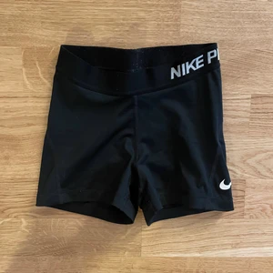 Nike shorts dri fit XS - Korta Nike shorts strl XS, använda men fortfarande i fint skick!