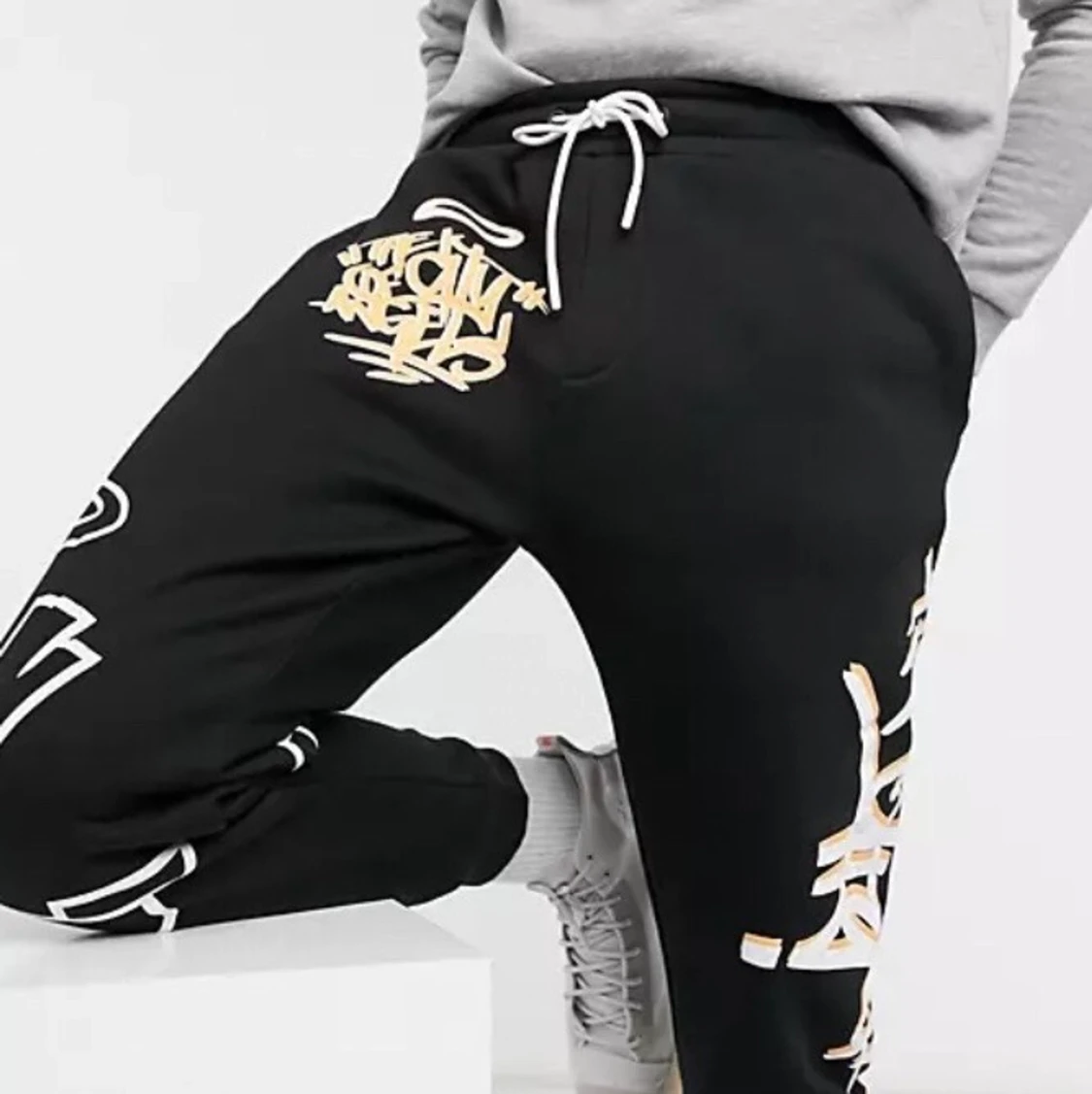 Bershka jogger with graffiti print - 90