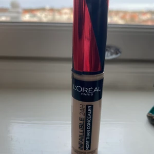 Loreal Paris concealer  - Jag säljer denna concealer för den inte passar inte min hudfärg den är helt oanvänd och orginalpriset var 120💕köpare står för frakten!