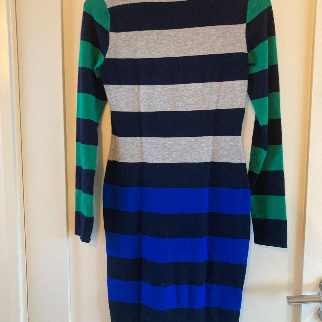 Stickad klänning från Karen Millen - 90