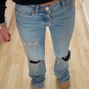 Zara jeans❤️‍🔥❤️‍🔥❤️‍🔥❤️‍🔥 - Säljer mina ursnygga jeans från zara i storlek 36!❤️‍🩹, älskar dom men har tyvärr blivit förstora för mig! Skriv privat för mer frågor eller bilder ❤️‍🩹❤️‍🩹