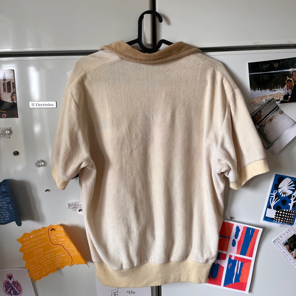 Beige t-tröja med krage - 90