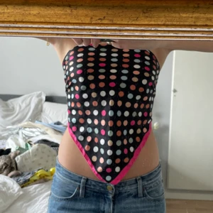 Toppar - Säljer dessa super fin sjalar som jag andvänder som toppar! Lika stora och väldigt fina till sommaren!!❤️ kan andvändas och knytas på olika sätt! Säljer för 150kr st