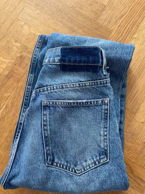 Jeans från zara strl. 36💓använda 2 gånger så är i nyskick! 