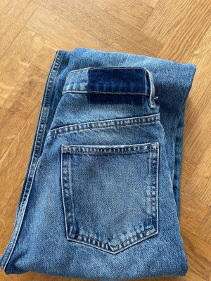 Zara jeans - Jeans från zara strl. 36💓använda 2 gånger så är i nyskick! 