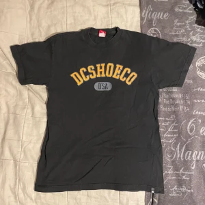 DC T shirt - Yabba dc tisha skate gang holla