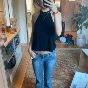 Fest topp - Säljer denna skiiiitsnygga toppen från zara! Har endast använt en gång så den är som helt ny. Säljer pga att jag har en näst intill likadan❤️ (Storlek xs men funkar även jättefint på mig som är en S)