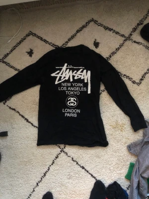Stussy longsleeve - Skit cool stussy long sleeve. Kom privat för frågor elr fler bilder