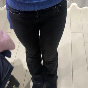 Zara jeans - Zara jeans i storleken 36, säljer för 300kr+ frakt💗