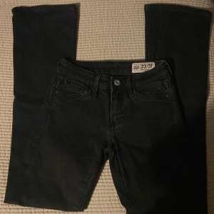 Crocker jeans - Mid rise jeans från crocker. Bra skick, köpta på sellpy men de passade tyvärr inte mig. Små i storleken 