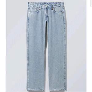 Jätte fina jeans från weekday, kommer tyvärr inte till användning, low waisted