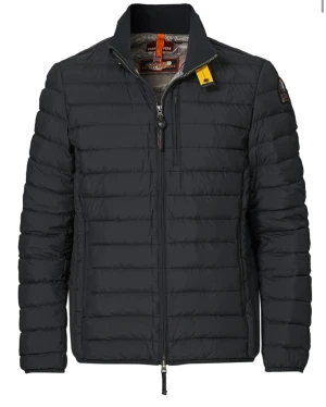 Parajumper Jacka - Säljer nu en Parajumper jacka i andvänt skick. Finns små skador på den och kan skicka bilder på det vid intresse.