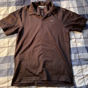 Pike  - Skön tränings piké från Nike 