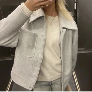 Nakd jacka - Lånad bild! Säljer min jacka/kappa från nakd. Storlek 34 men lite oversized så passar 36 också. Frakten kostar 109! Många är intresserade, köp direkt för 600+frakt