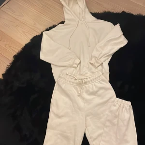 Mjukis sätt - Säljer mitt jätte jätte fina och sköna sätt från H&M efter som de är för litet. De är ganska använt men fortfarande jätte skönt. Kpv för fler bilder, frågor eller något om priset