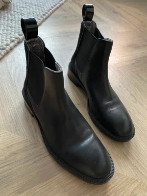 Vintersko från Zara  - Storlek 37  Knappt använda, fake skinn  