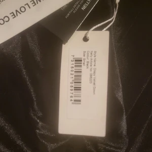 Oanvänd klänning  - Ny oanvänd klänning i stl S från nelly, sen är för stor i storlek för mig därav säljer hag den 