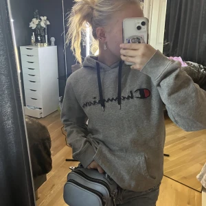 As snygg hoodie - En jättecool hoodie som jag har bestämt mig nu för att sälja, säljer dne då jag har för många. 