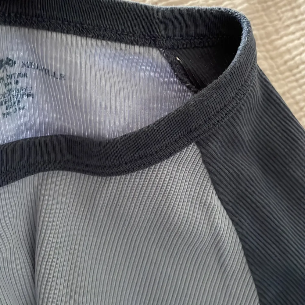 Långärmad tröja från Brandy Melville. Bra skick! Finns ett litet hål men det är verkligen inget som märks. Passar XS-M. (säljer en likadan fast i annan färg också). Toppar.