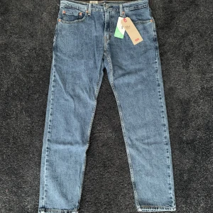 Jeans - Säljer helt nya 502 TAPER hi-ball roll jeans från Levis.😍 Prislappen är kvar. Nypris 900⚡️⭐️