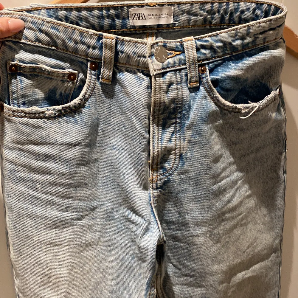 Så snygga zara jeans! Knappt använda! Midwaist/lowwaist❤️. Jeans & Byxor.