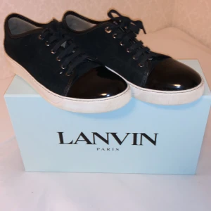 lanvin  - säljer ett par lanvin i strl 44