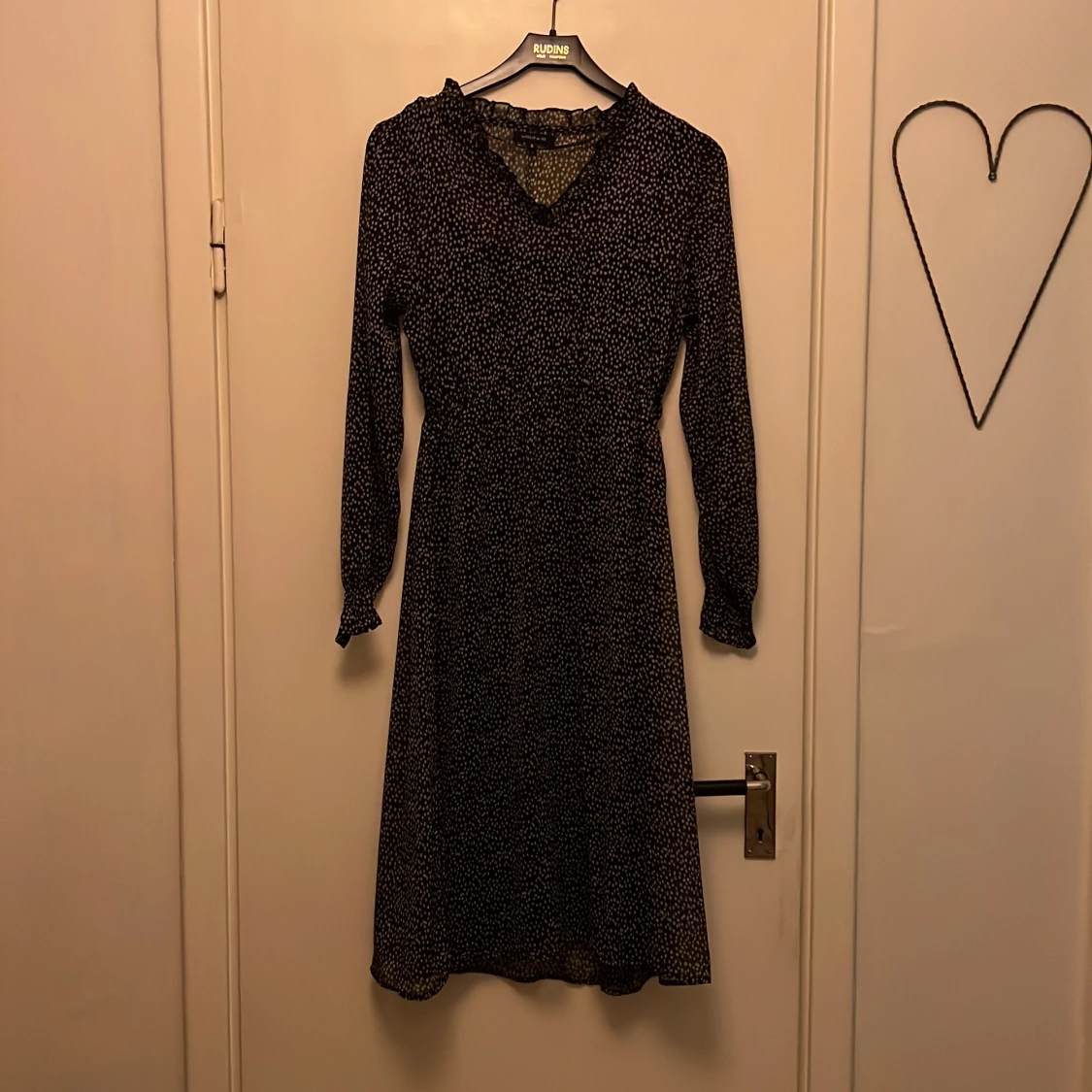 Somrig volangklänning