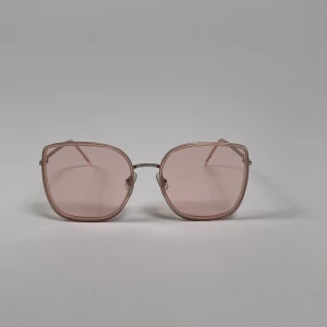 Solglasögon - Solglasögon från GENTLE MONSTER m rosa glas