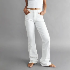 Full length petite flare jeans  - Säljer dessa eleganta jeans som är i mycket fint skick. Priset går att diskuteras.