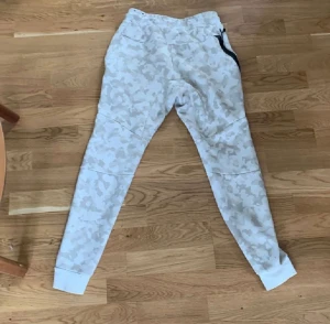 Nike tech  - Pris kan diskuteras, den här färgen och modellen sälj inte längre! Möts helst upp i Stockholm 